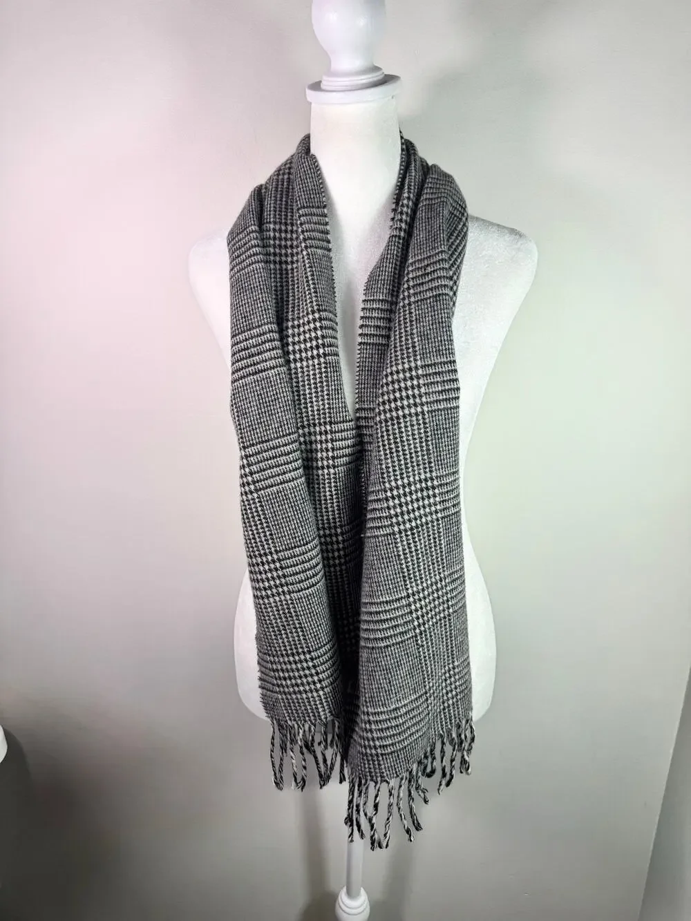 100% Virgin Lambswool Plaid Black and White Scarf